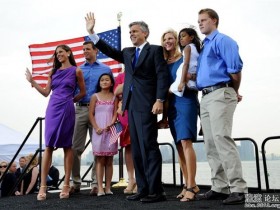 杨乐意-驻华大使洪博培(Jon Huntsman)收养的女儿